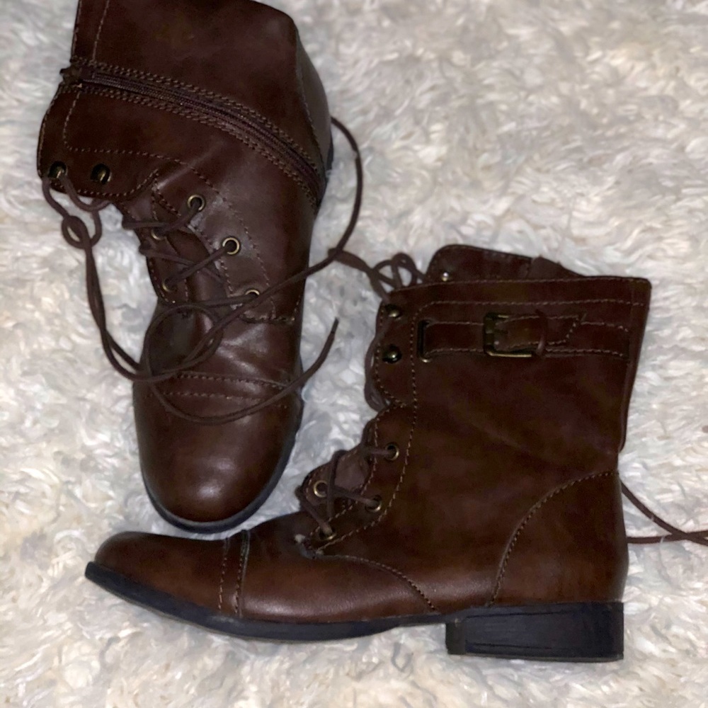 Combat boots